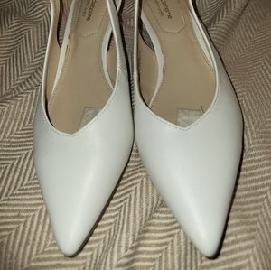 Liz Claiborne Women's Quebec Buckle White Pointed Toe Kitten Heel Pumps